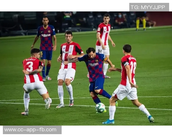 巴黎大巴在毕尔巴鄂遭袭球员们紧急前往机场避险