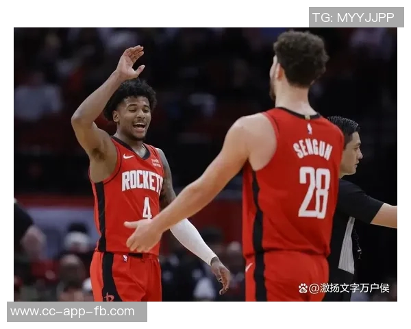 杰伦格林庆祝阿门生日分享火箭球衣合照展现兄弟情深